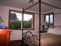 Eden's Garden Cottage, at the Oregon Islands Wildlife Refuge: Internet, piano Hotels in Netarts