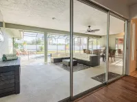 4Br Private Pool Home, Screened Lanai, & 3mi to Srq Airport Hotels in Whitfield