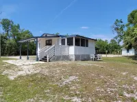 Charming Waterfront Cottage Hotels in DeSoto County