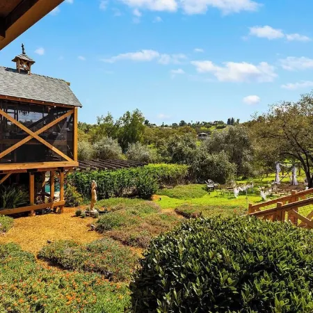 Montecito Cottage - Tuscan Farmhouse, Pool, Views
