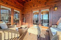 Sunset Mountain Views- Spacious Luxurious cabin