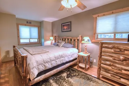 Grindstone Lake-Hayward 4-bedroom lakefront cabin. Wi-Fi, AC and superb fishing!