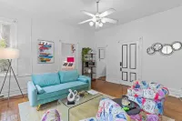 Beautiful Balcony one bedroom  steps to downtown River Walk !