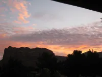 Red Rock Luxury- Beautiful Red Rock Views, Near Hiking, Biking, and Shopping