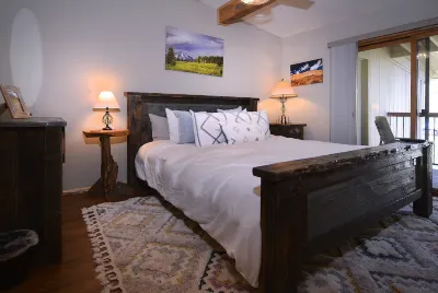 3br/2Ba,Mt view,hot tub,free shuttle!Summer is on the way! Hotels in 