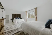 Newly Constructed Home, Walking Distance to Downtown Fish Creek! - 4-stjärniga