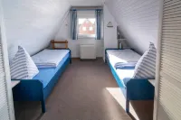 Beautiful roof-top house in the immediate vicinity of the marina. Hotels in Harlesiel