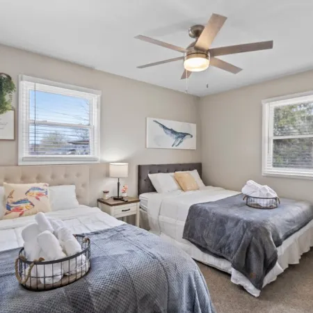 MKE River 3-LVL Townhouse 3BR+1.5BA with Parking for 2 Vehicles
