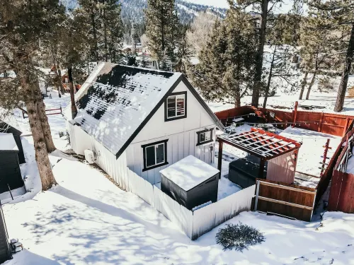 Cozy Chalet❤️Spa • Dog Friendly • Fenced • FirePit • Near Village• Mountain View