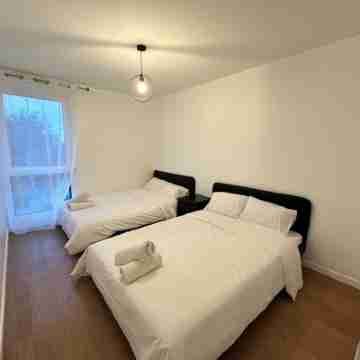 Cosy 2-room apartment with parking near Hôtel de Ville station Courneuve Rooms