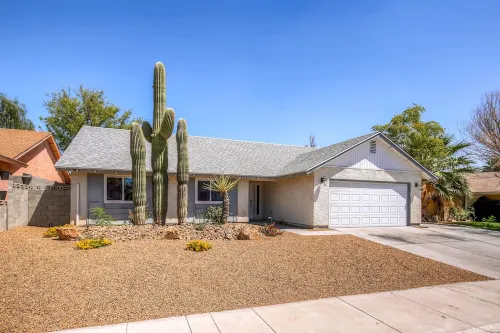 Fully licensed pool home w/outdoor kitchen.