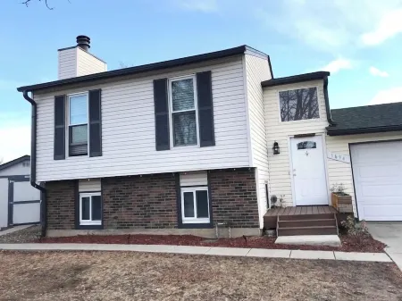 WELCOME TO YOUR HOLIDAY HOUSE with 4 bedrooms 2bathrooms Отели рядом с достопримечательностью «Медикал Сентер оф Орора»