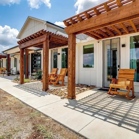 8 bedrooms Ranch, Pool, Giant Hot Tub, Fishing, Fire Pits and Hiking trails