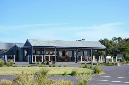 The Golf House @ St Andrews Beach Golf Club - perfect for golfers & non-golfers.