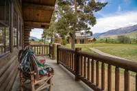 Beautiful Log Cabin in Paradise Valley, Montana