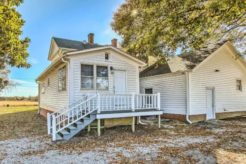 Charming Cottage with easy access to local attractions-pet and kid friendly