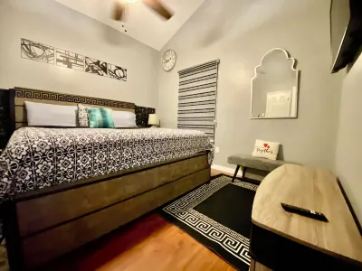 Parisian Marble Loft with a Garage near HWY55! Hotels near Jackson State University