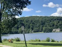 Lux Bungalow on Gorgeous Lake. Relax. Explore nearby towns. Ski. Kayak. Hike. Hotels in Kent