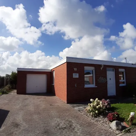 completely newly renovated with bright, modern equipment. Near the beach!