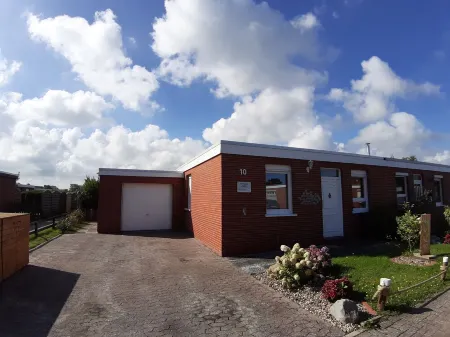 completely newly renovated with bright, modern equipment. Near the beach!