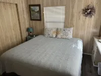 Relaxing retreat on the water-10 minutes to Gulf and Springs!