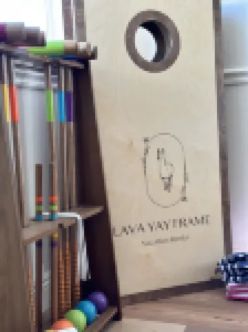 🦙 Lava Yay Frame - Bright High desert Cabin.