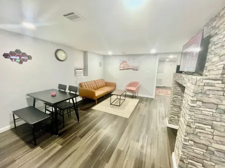 Beautiful 1 BR Apt Basment,35 min to NYC Отели рядом с достопримечательностью «Университет Ратджерс»