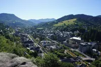 Chalet Idéalement Placé, à 5 Minutes à Pieds du Centre-ville de LA Bourboule Hotels in La Bourboule