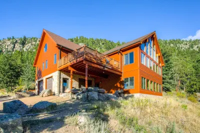 Experience the Mountains in style, 18 private Acres:  License 23-ZONE3484