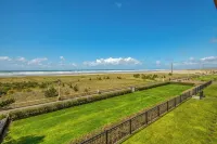 Oceanfront 2rd floor Balcony 2 blocks to Turnaround-Work Remotely