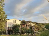 50 m2 basement apartment (ceiling height 1.80 m) Hotel a Figari