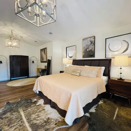 Rock House Retreat w/Hot Tub and Fireplace. Pet Friendly!