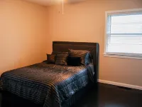 Cozy Corner House 9 min walk from Indianapolis Motor Speedway! Hotels in Speedway