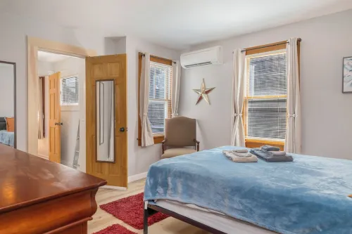 Directly in the Heart of Ptown, Lots of Room for Fun and Friends w/Parking