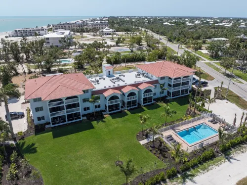 Tropical Garden Condo Just Steps to Sanibel Beach - Wifi
