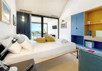 New: Wonderful villa with sea view, infinity pool, padel court