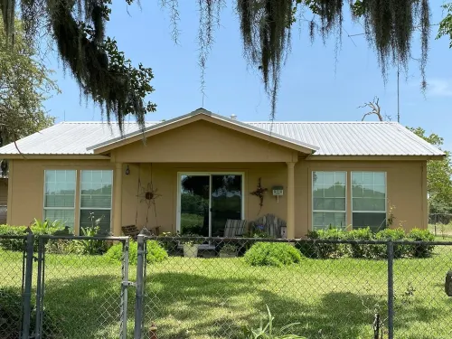 Near Fayetteville, Round Top, Columbus: Peaceful Country Setting
