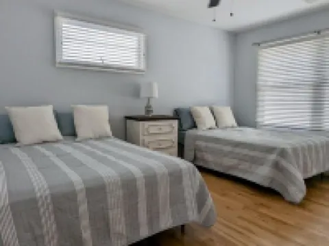 ONE block from the beach. Outdoor lounge seating, perfect for entertaining! Hotels in Lavallette