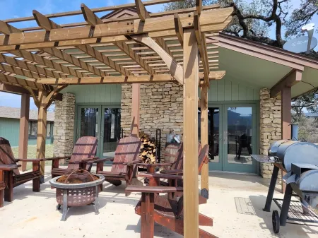 Shadow Dance Ranch-Private 2000 Acres and 2 Lakes with Plenty of Water to Enjoy!