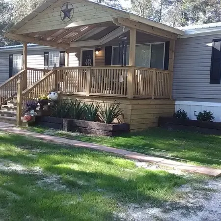 Quiet getaway in updated home in Fl state forest