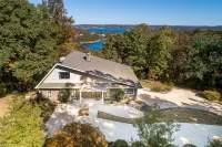 Serene Lake Retreat: Enjoy lake views and privacy with 15 wooded acres