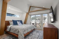 NEW LUXURIOUS RIVERFRONT DOWNTOWN TOWNHOME 4 BED 2.5 BA W/ HOT TUB