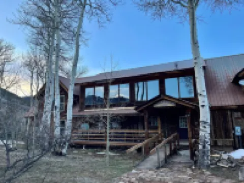 Largest Cabin Available for Rent in Cucahra! 26+ 韋爾法諾縣酒店