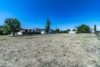 Charming farmhouse close to the Quality Waters and Navajo Lake Marina.