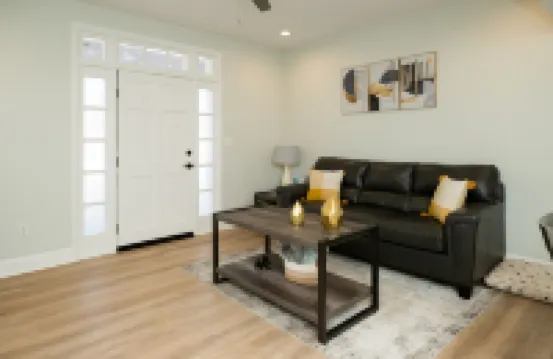 Spacious 3 Bedroom  2 Full Bathroom  Newly Renovated Apartment