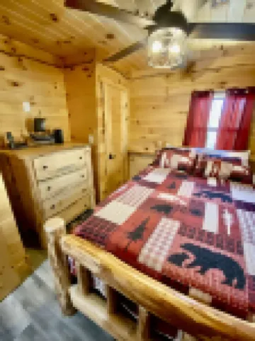 Secluded 3 bedroom Log Cabin Kid Friendly In Logan Ohio in Hocking Hills Hot Tub