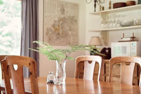 Cozy Charming Cabin with Mountain View, River, and High-Speed Wifi. Pets Allowed Отели в г. Торнтон