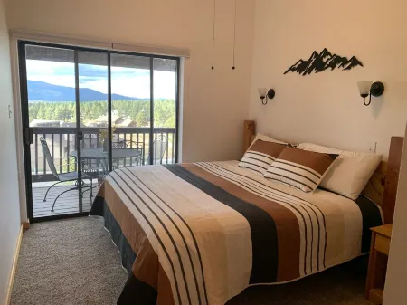 3/2 Condo. Mountain views. Easy access to Resort