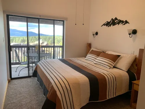 3/2 Condo. Mountain views. Easy access to Resort