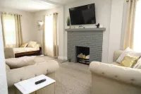 Charming Retreat on Quiet Street, close to Notre Dame and DTSB Hotel in zona Ice Box Skating Rink